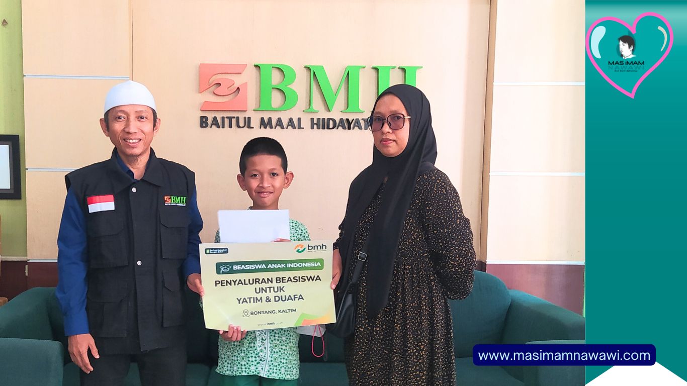 Senyum Raditya Ahmad Terima Beasiswa dari BMH